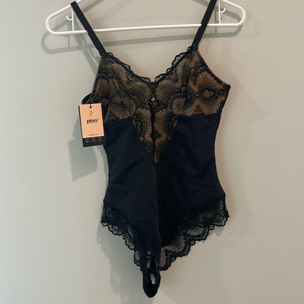 NWT pinsy sculpting lace shapewear bodysuit